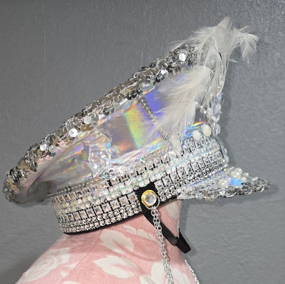 Holigraphic Irodescent Captains Hat W Feathers & Bling Embelleshments - Picture 11 of 14